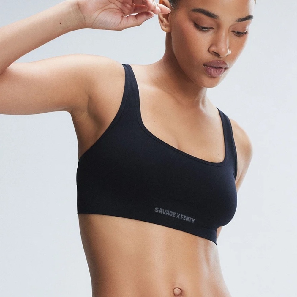 NWT, Savage X Fenty, SEAMLESS SCOOP-NECK BRALETTE, Caviar,
Sz M H65